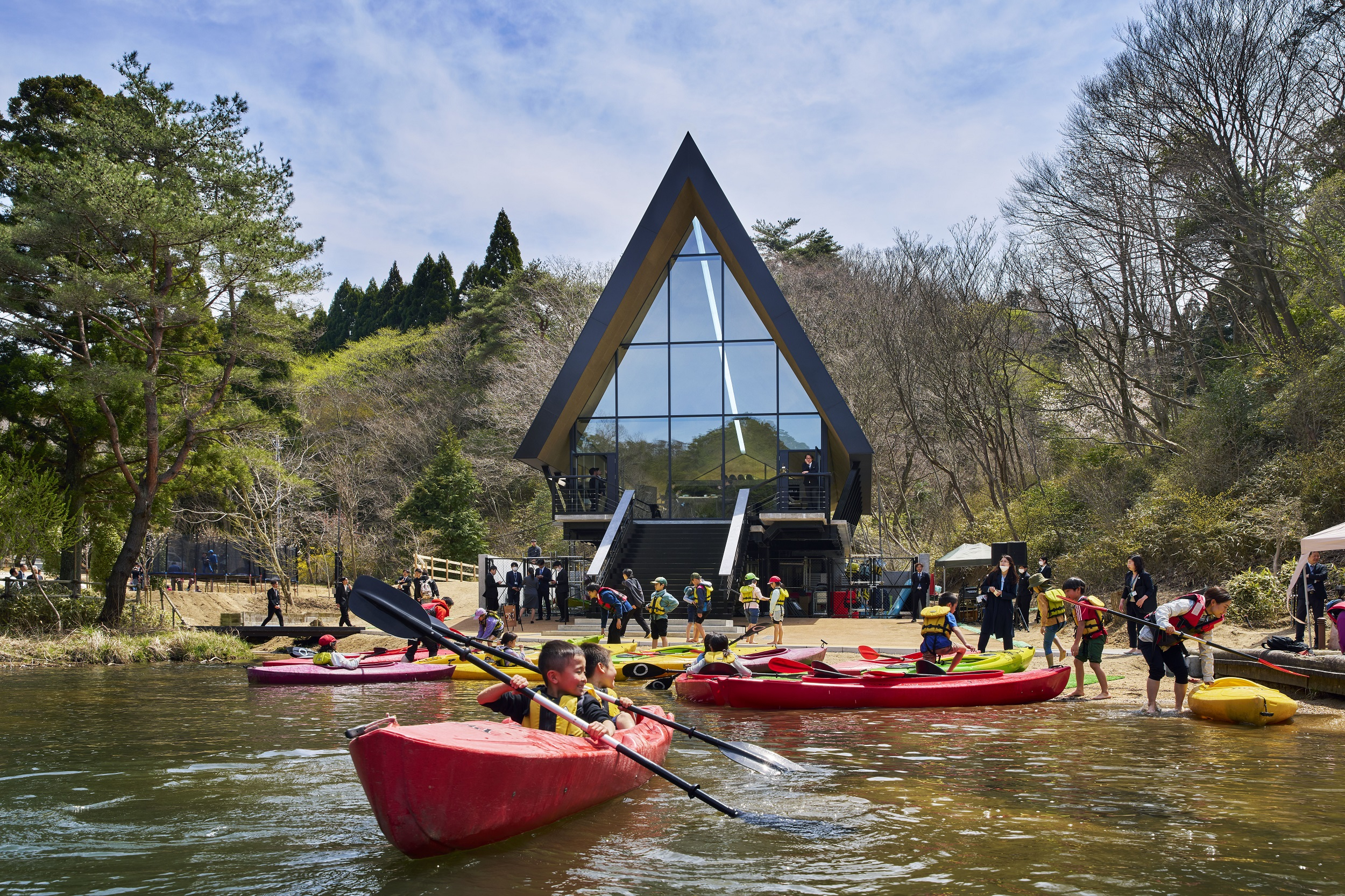 穂高湖で遊んでいる写真